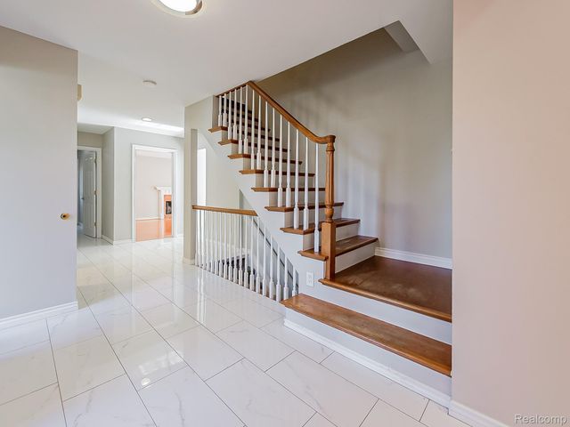 28597 Bristol Court, Farmington Hills, MI 48334