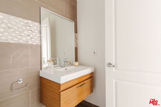 11099 Ophir Drive 202, Los Angeles, CA 90024
