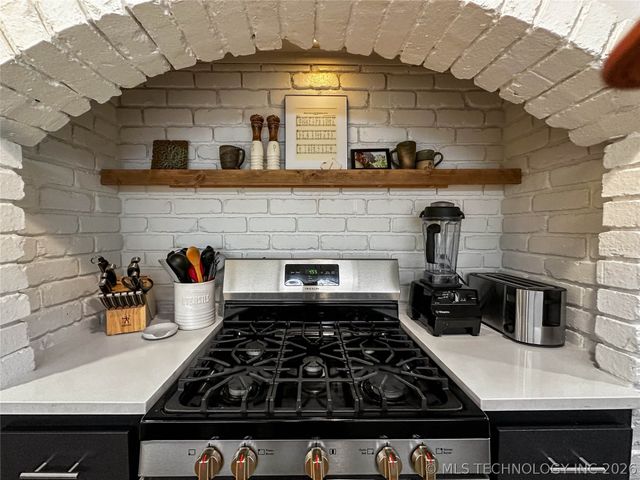 6953 E 61st Place, Tulsa, OK 74133