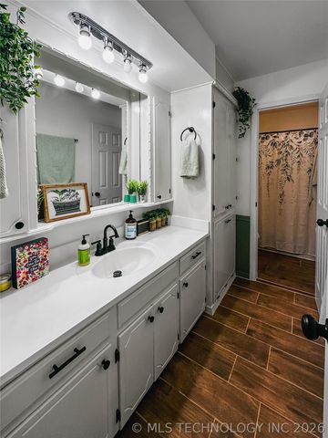 6953 E 61st Place, Tulsa, OK 74133