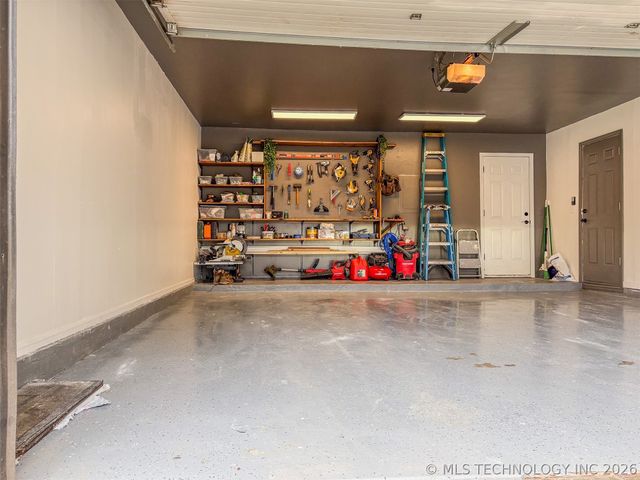 6953 E 61st Place, Tulsa, OK 74133