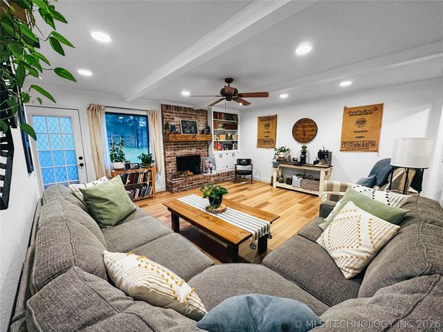 6953 E 61st Place, Tulsa, OK 74133