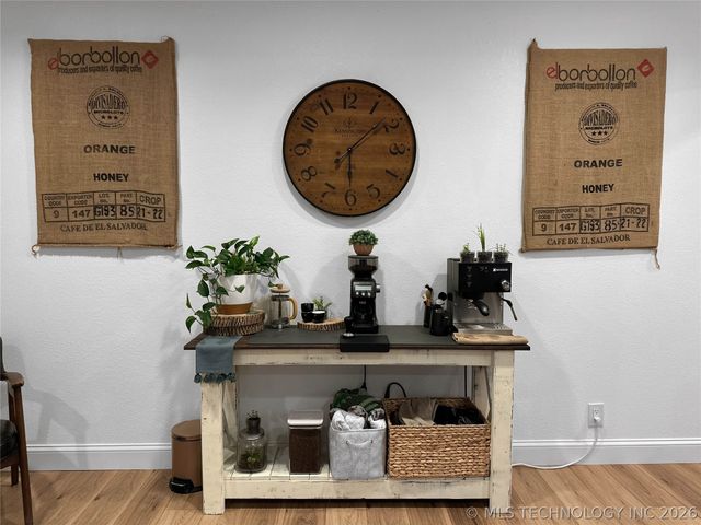 6953 E 61st Place, Tulsa, OK 74133