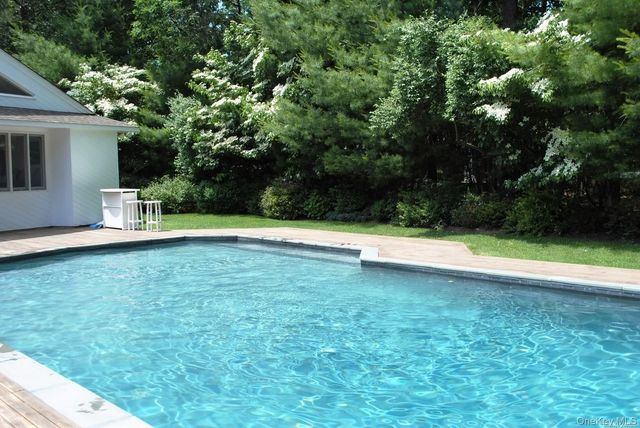 14 Indian Pipe Drive, Quogue, NY 11959