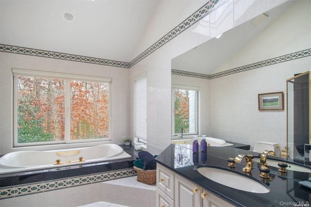 14 Indian Pipe Drive, Quogue, NY 11959