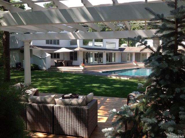 14 Indian Pipe Drive, Quogue, NY 11959