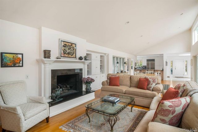 14 Indian Pipe Drive, Quogue, NY 11959