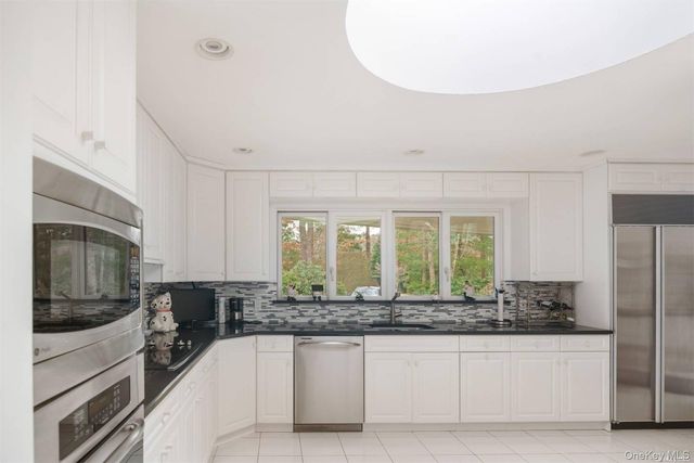 14 Indian Pipe Drive, Quogue, NY 11959