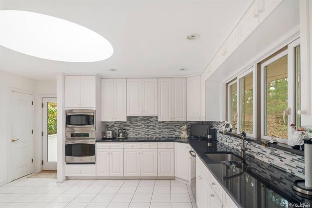 14 Indian Pipe Drive, Quogue, NY 11959