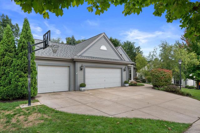 950 River Park DRIVE, Waukesha, WI 53189