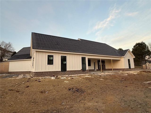 110 Vogel NE Street, Calhoun, GA 30701