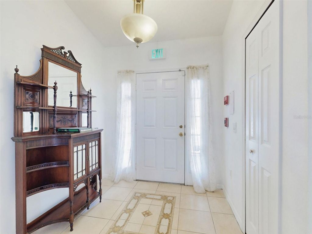 Image 2 of property listing at 185 WINDING COVE AVENUE, Apopka, FL 32703