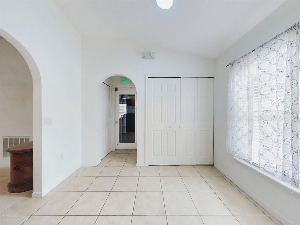 Image 11 of property listing at 185 WINDING COVE AVENUE, Apopka, FL 32703
