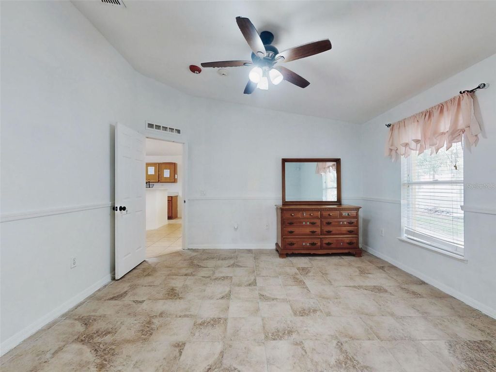 Image 14 of property listing at 185 WINDING COVE AVENUE, Apopka, FL 32703