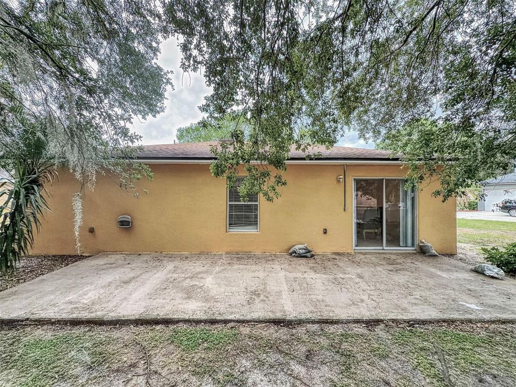 Image 26 of property listing at 185 WINDING COVE AVENUE, Apopka, FL 32703
