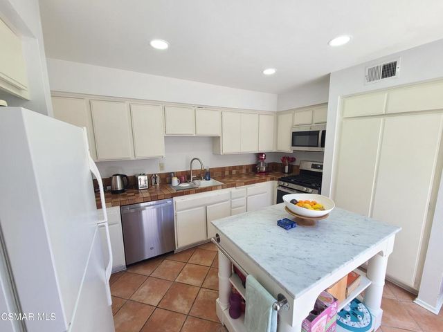 833 Shadow Lake Drive, Thousand Oaks, CA 91360