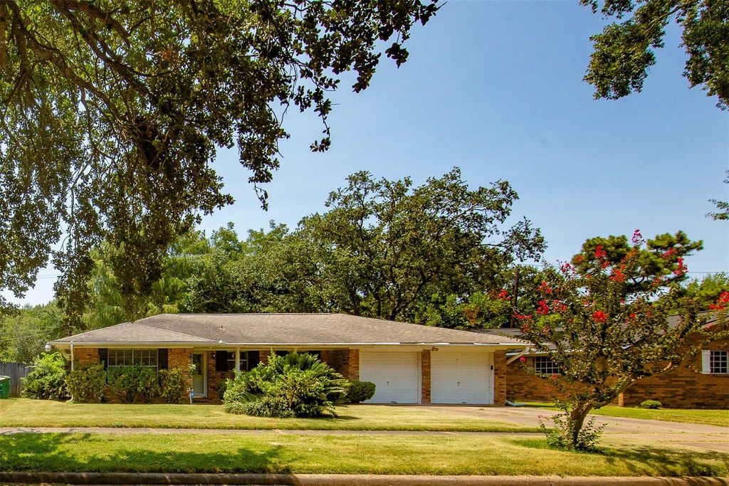 10714 Ballantine Street, Houston, TX 77075