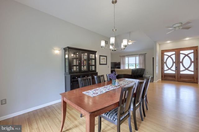 110 BRYLEA DR, Mount Wolf, PA 17347