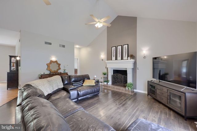 110 BRYLEA DR, Mount Wolf, PA 17347
