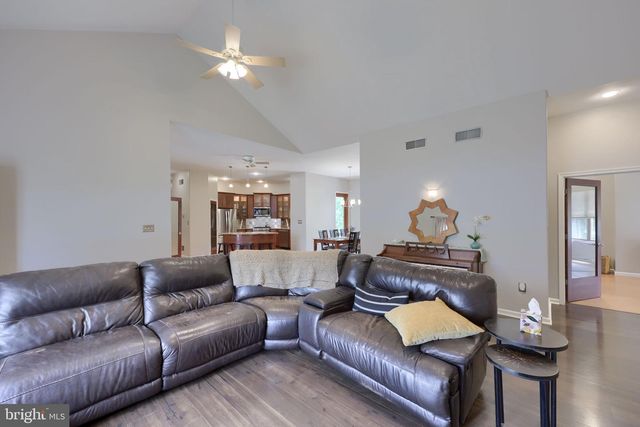 110 BRYLEA DR, Mount Wolf, PA 17347