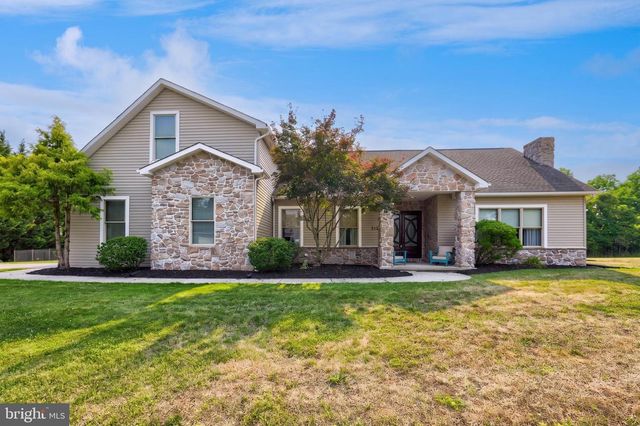110 BRYLEA DR, Mount Wolf, PA 17347