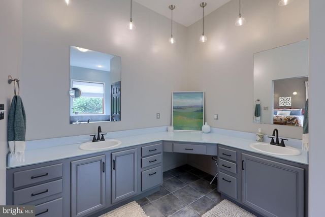 110 BRYLEA DR, Mount Wolf, PA 17347