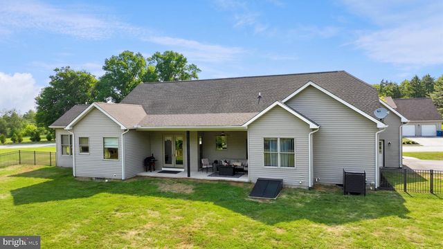 110 BRYLEA DR, Mount Wolf, PA 17347