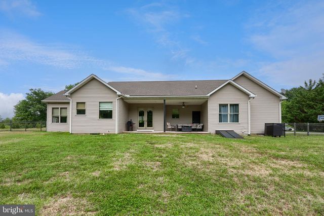 110 BRYLEA DR, Mount Wolf, PA 17347