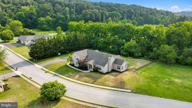 110 BRYLEA DR, Mount Wolf, PA 17347