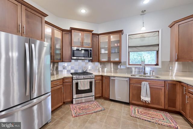 110 BRYLEA DR, Mount Wolf, PA 17347