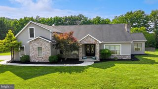 110 BRYLEA DR, Mount Wolf, PA 17347