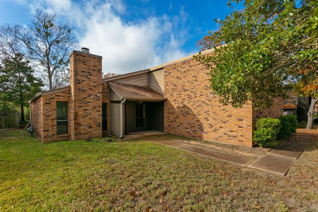 3024 Westwood Main Drive, Bryan, TX 77807