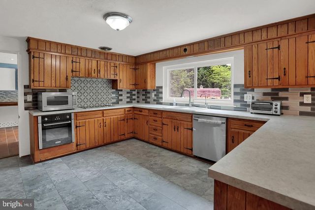 175 PICKETT RD, Dover, PA 17315