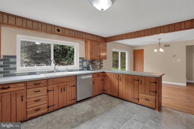 175 PICKETT RD, Dover, PA 17315