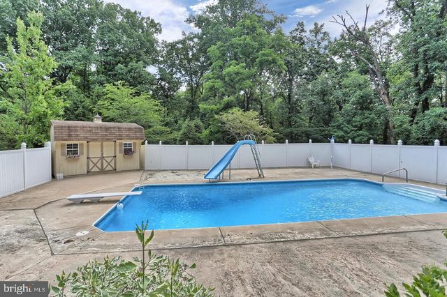 175 PICKETT RD, Dover, PA 17315