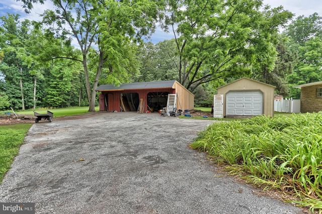 175 PICKETT RD, Dover, PA 17315