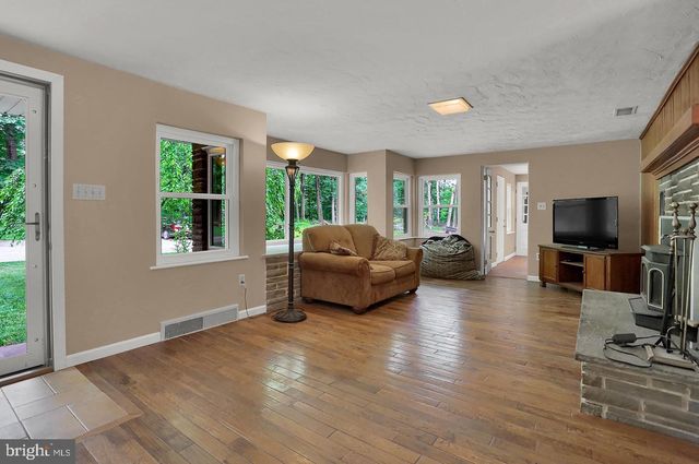 175 PICKETT RD, Dover, PA 17315