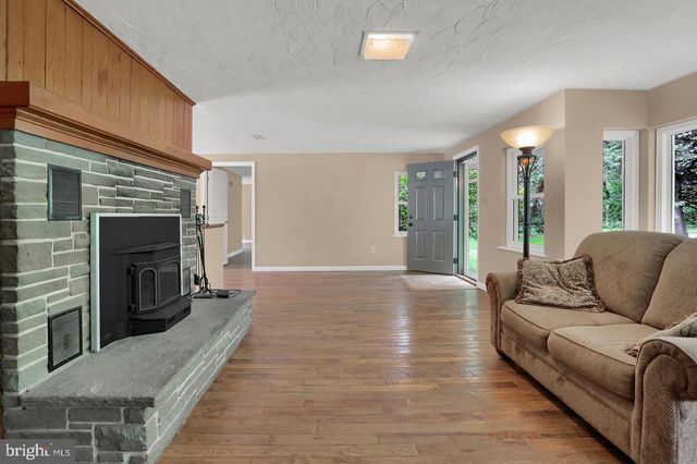 175 PICKETT RD, Dover, PA 17315