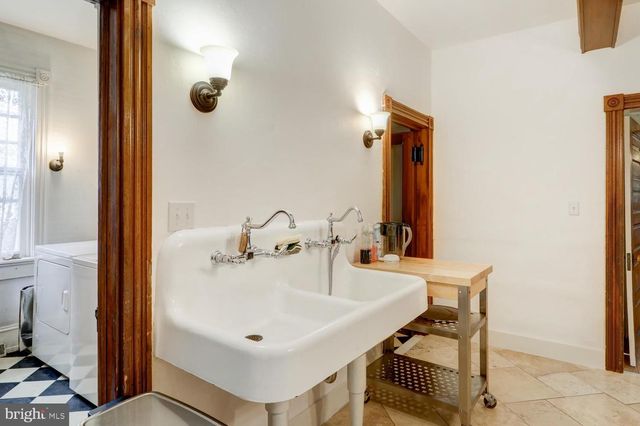 1033 WOODS AVE, Lancaster, PA 17603