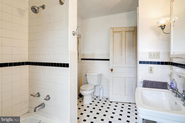 1033 WOODS AVE, Lancaster, PA 17603