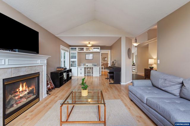 1166 Keystone Lp NE, Keizer, OR 97303