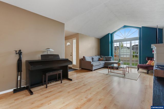 1166 Keystone Lp NE, Keizer, OR 97303