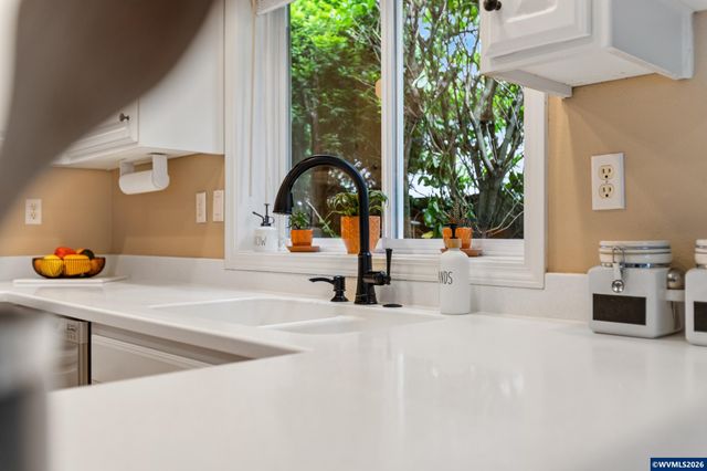 1166 Keystone Lp NE, Keizer, OR 97303