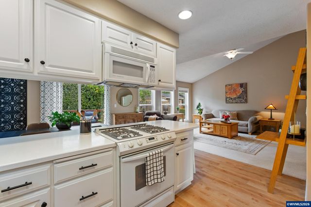 1166 Keystone Lp NE, Keizer, OR 97303