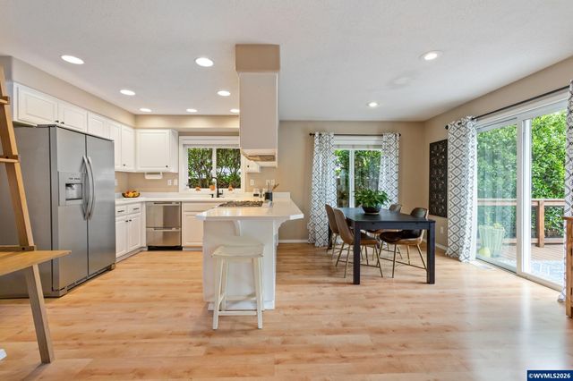 1166 Keystone Lp NE, Keizer, OR 97303