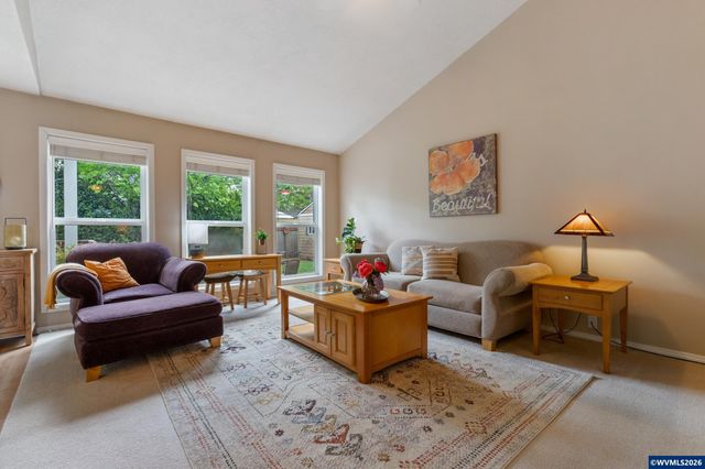 1166 Keystone Lp NE, Keizer, OR 97303