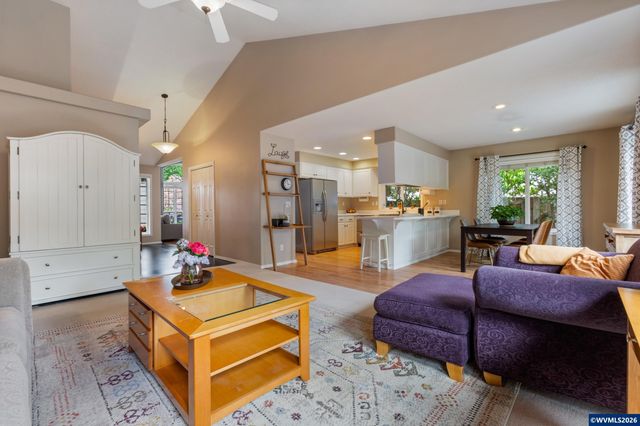 1166 Keystone Lp NE, Keizer, OR 97303