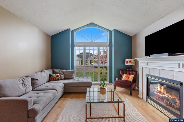 1166 Keystone Lp NE, Keizer, OR 97303