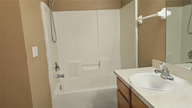 4030 LAKE BLUFF DRIVE, Mascotte, FL 34753