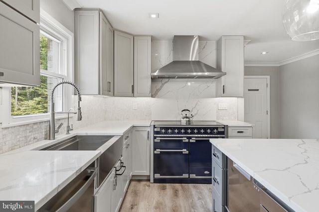 10834 HENDERSON RD, Fairfax Station, VA 22039